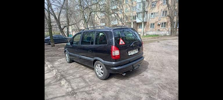 Opel zafira a, 2.0 dti (дизель), год выпуска 2005, 7-местная, пробег 286000 родной. Кпп механика, 5 ступенчатая. 2-й владелец.
Мультируль, кондиционер, обогрев зеркал, 2эл. Стеклоподьемника, эл. -регулировка зеркал заднего вида, центральный замок, сигнализация starline с автодоводчиком передних стекол, подушки безопасности.
Резина на r16, диски на оригинальном литье.
Цена 650000₽ + новая зимняя шипованая резина (2024г. ) в подарок!
По кузову - как на фото, без сюрпризов, авто не бито все железо родное кузов ровный. Коробка переключается мягко без замечаний. Двигатель мощный, турбо, работает ровно не троит, не дымит ходовая часть абсолютно без нареканий.
Не требует вложений. Любые проверки за ваш счет приветствуются. Динамичный, комфортный, семейный, и самое главное - не прихотливый и экономичный и очень вместительный автомобиль.
Юридически чистый и готовый к переоформлению. Осмотр донецк, звоните в любое время +79493050665, тел. , telegram - фотография - 4