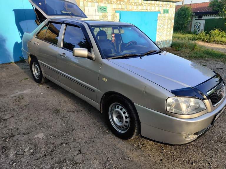 Продам chery amulet 2007 года 1.6.
Я второй владелец. Владею 4 года.
Автомобиль в ухоженном состоянии, в родном окрасе, есть вопросы только по кузову, но все очаги без гнили. Дно автомобиля полностью целое + обработано. В серьезных дтп не была.
Мотор+коробка на отлично. Технически машина отличная, не подводила никогда.
Родной пробег 216 000 км
Комплектация:
-Кондиционер
-Гур
-2 Стеклоподъемника
-Подогрев сидений
-Магнитола
2 Комплекта колес на штампах(лето мишлен, зима гудиер). Резина ещё 1-2 сезона 100% проходит.
Менялся акб 1 год назад. (varta)
Линзованная+хороший ксенон. Свет отличный.
С машиной отдаю новые (покупались, не пригодились) и старые запчасти.
На машине старался не экономить, масло лью только motul 6100 10w40.
Масло не есть. От замены до замены не доливаю ни капли.
Звоните, по машине расскажу очень очень много.
Машина находится в г. Макеевка
Цена: 310.000.
+79493776313 - фотография - 2