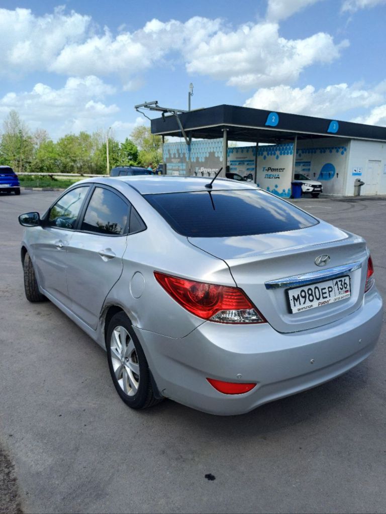Hyundai solaris 2011 1.4 литра 5-мкпп 107 л. С. Птс оригинал 2 хозяина. Пробег реальный подтвержденный 317000км. Хорошее техническое состояние. Установлен гбо 4 поколения. Комплектация; гур, мультируль, обогрев зеркал, заднего стекла, электрорегулировка зеркал, подогрев передних сидений, кондиционер, парктроники задние, штатная магнитола 6 динамиков, так же установлены мини линзы. Хорошая летняя резина пробег 20000км. Без гбо на 20к дешевле. Доставка до днр, лнр, мариуполь если другой город, то обсудим. Собственник. 790000₽ +79951472181 - фотография - 8