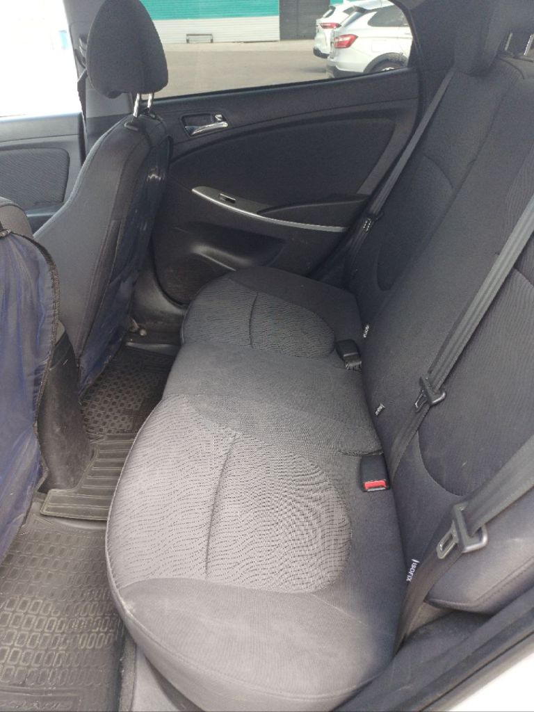 Hyundai solaris 2011 1.4 литра 5-мкпп 107 л. С. Птс оригинал 2 хозяина. Пробег реальный подтвержденный 317000км. Хорошее техническое состояние. Установлен гбо 4 поколения. Комплектация; гур, мультируль, обогрев зеркал, заднего стекла, электрорегулировка зеркал, подогрев передних сидений, кондиционер, парктроники задние, штатная магнитола 6 динамиков, так же установлены мини линзы. Хорошая летняя резина пробег 20000км. Без гбо на 20к дешевле. Доставка до днр, лнр, мариуполь если другой город, то обсудим. Собственник. 790000₽ +79951472181 - фотография - 9