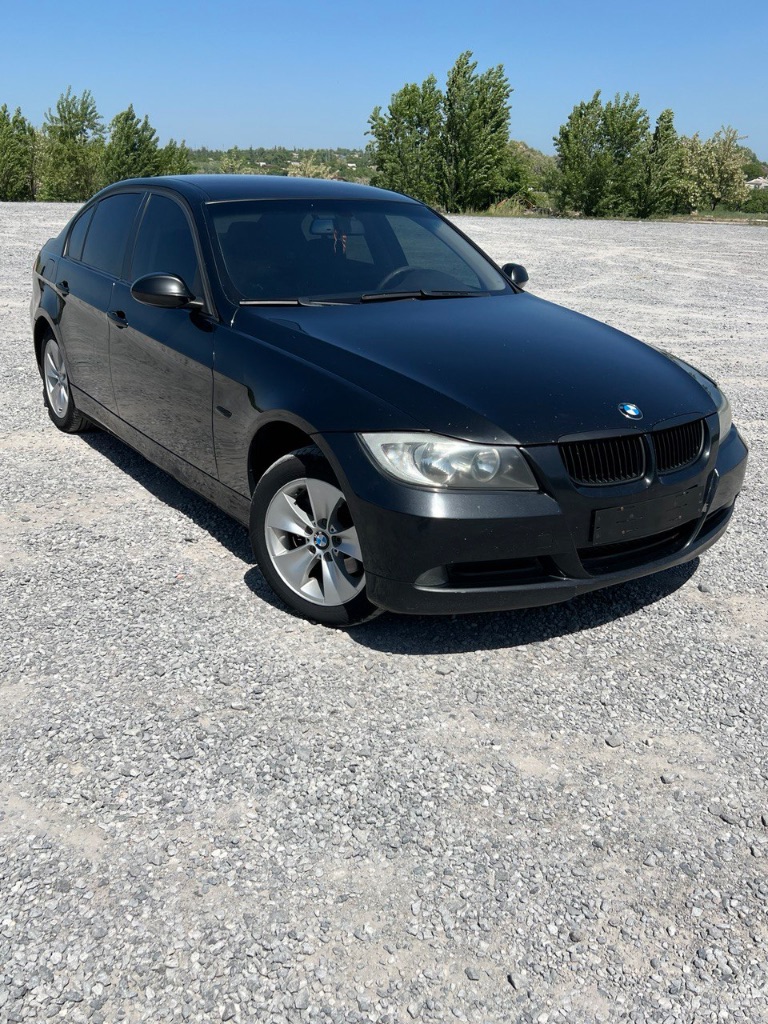 Bmw 3, 2.0 механика, 3 владельца, автомобиль в отличном состоянии, вся в родной краске, цена: 1300000. Торг. Все интересующие вопросы по телефону: 89185536311 антон. - фотография - 6