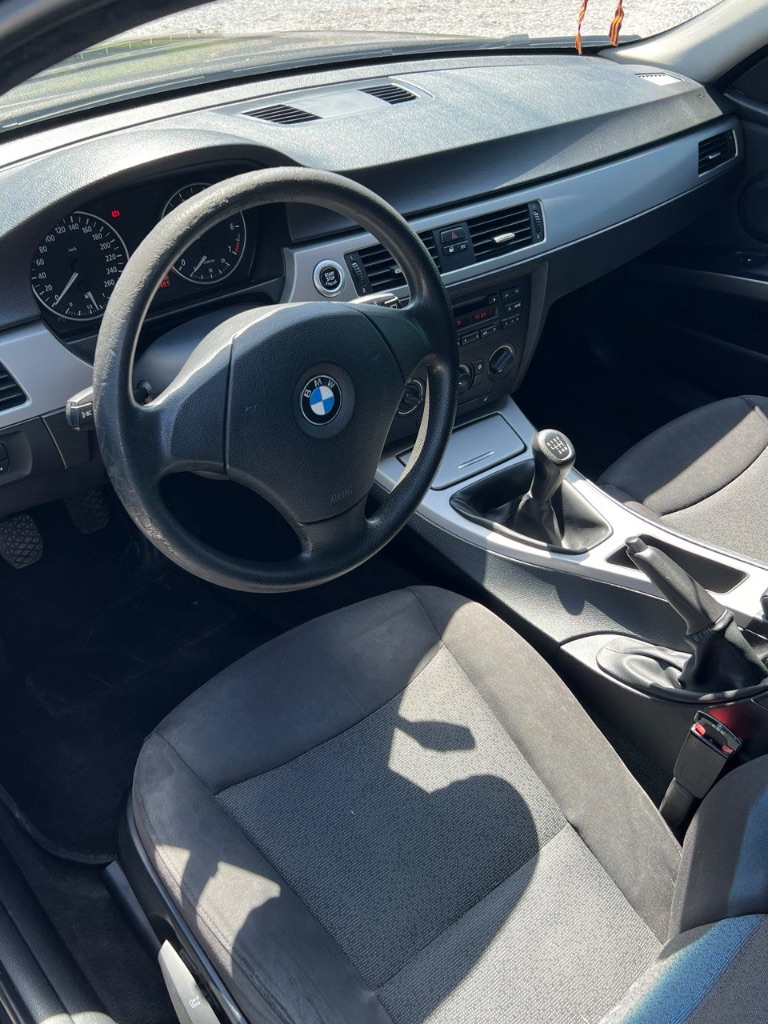Bmw 3, 2.0 механика, 3 владельца, автомобиль в отличном состоянии, вся в родной краске, цена: 1300000. Торг. Все интересующие вопросы по телефону: 89185536311 антон. - фотография - 7