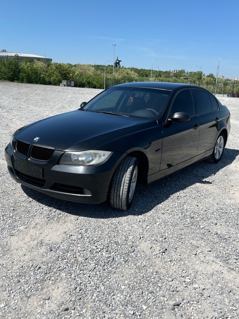 Bmw 3, 2.0 механика, 3 владельца, автомобиль в отличном состоянии, вся в родной краске, цена: 1300000. Торг. Все интересующие вопросы по телефону: 89185536311 антон. - фотография - 1