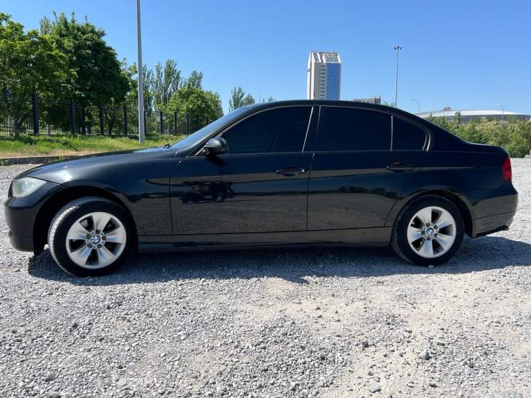 Bmw 3, 2.0 механика, 3 владельца, автомобиль в отличном состоянии, вся в родной краске, цена: 1300000. Торг. Все интересующие вопросы по телефону: 89185536311 антон. - фотография - 2