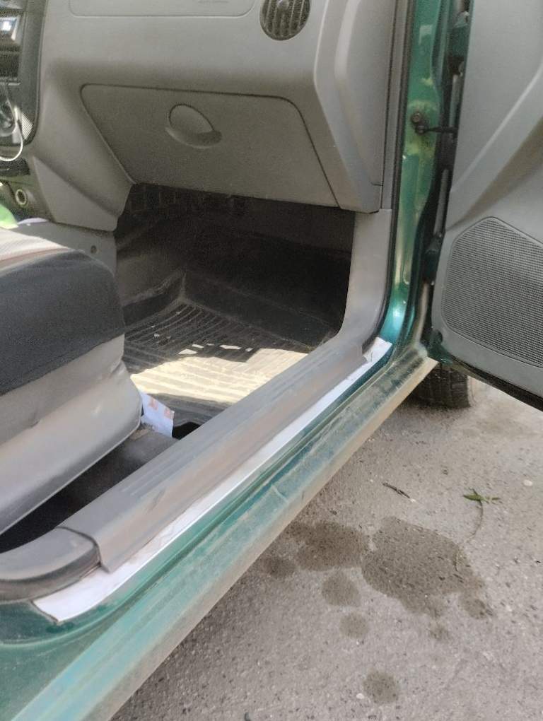 Продам chevrolet aveo 1.5 2004 г. Газ евро2. Не бита, не гнилая, на ходу, все включается, все работает, ездит жена, есть косяки по кузову (ничего критического). По документам я владелец, переоформление без проблем.
375000. Торг только у капота. +7 949 340 10 47 - фотография - 6