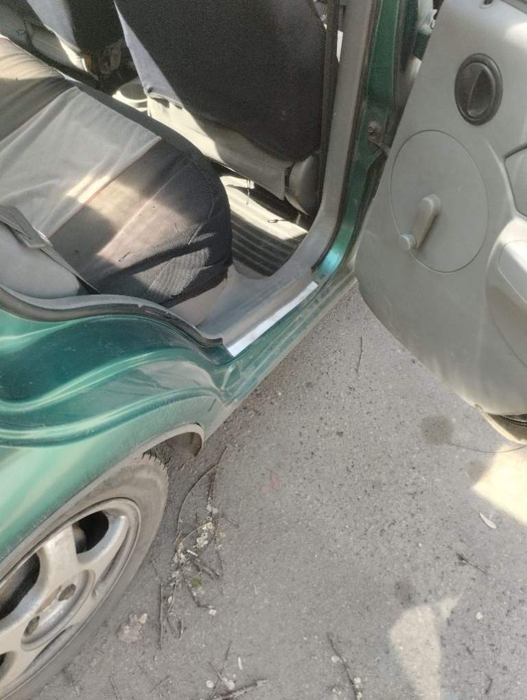 Продам chevrolet aveo 1.5 2004 г. Газ евро2. Не бита, не гнилая, на ходу, все включается, все работает, ездит жена, есть косяки по кузову (ничего критического). По документам я владелец, переоформление без проблем.
375000. Торг только у капота. +7 949 340 10 47 - фотография - 7