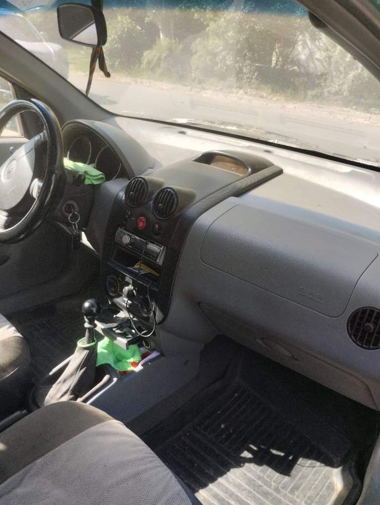Продам chevrolet aveo 1.5 2004 г. Газ евро2. Не бита, не гнилая, на ходу, все включается, все работает, ездит жена, есть косяки по кузову (ничего критического). По документам я владелец, переоформление без проблем.
375000. Торг только у капота. +7 949 340 10 47 - фотография - 8