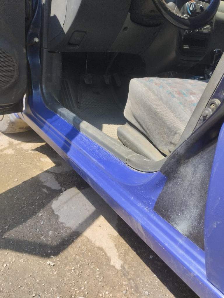 Продаю daewoo lanos 1.5. 2002 г. Газ евро2. Не бита, не гнилая, дно на 5+. Машина покрыта защитным покрытием "raptor" (машина матовая), каждый день на ходу, все работает, новый выхлоп, заменил грм с помпой. По документам полный порядок. Цена 260000. Торг у капота. +7 949 340-10-47 сергей - фотография - 7