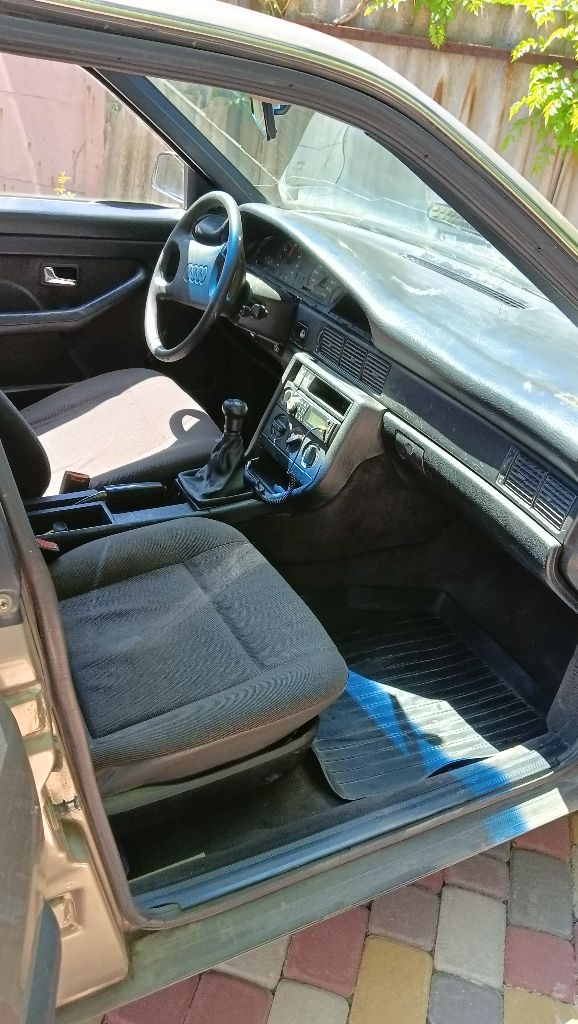 Продам надёжный автомобиль ауди 100 с4, 1989 г. Мотор 1.8 бензин/газ. В хорошем состоянии. Я собственник, любое переоформление, без штрафов и ограничений. Кузов, двигатель, подвеска все в норме. Музыка, сигнализация. 270 т. Рублей, хороший торг при покупке. +79493049014 евгений. Макеевка - фотография - 3