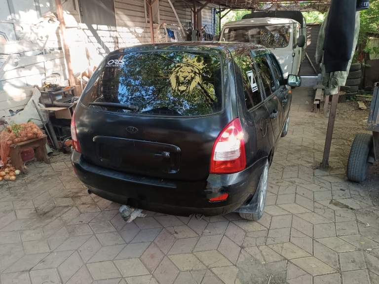 Продам калина 1 универсал могу по видео все показать номер +79495639805 2011 года пробег 250000 особо вложений не надо, чисто пороги, бегает норм на пропане. Плюс комплект зимней резины в подарок, сидения от гранты, цена продажи 350000 - фотография - 2
