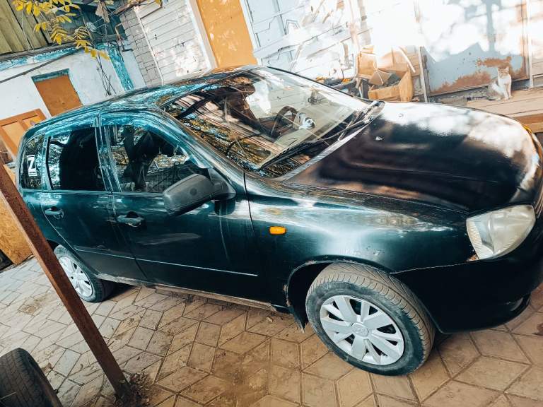 Продам калина 1 универсал могу по видео все показать номер +79495639805 2011 года пробег 250000 особо вложений не надо, чисто пороги, бегает норм на пропане. Плюс комплект зимней резины в подарок, сидения от гранты, цена продажи 350000 - фотография - 3