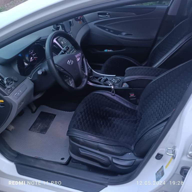 Продам хюндай соната yf гибрид 2013г. .2.4.автомат (айсин)климат 2 зонный, круиз, датчик света, патронник, две камеры, видеорегистратор с функцией адаст, магнитолла андроид, сабвуфер. Проставки 3см клиренс поднят, по ходовке все поменяно. Машина обслужена. Второй комплект зимней резины на титанах. Датчики давления шин. Я один хозяин по птс.   1500000руб 89493649341 - фотография - 5