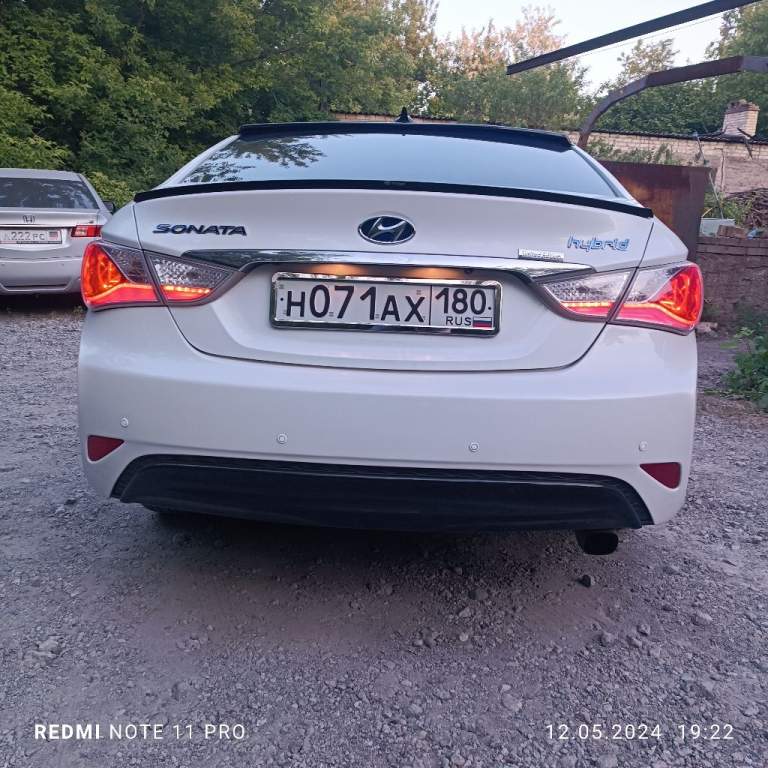 Продам хюндай соната yf гибрид 2013г. .2.4.автомат (айсин)климат 2 зонный, круиз, датчик света, патронник, две камеры, видеорегистратор с функцией адаст, магнитолла андроид, сабвуфер. Проставки 3см клиренс поднят, по ходовке все поменяно. Машина обслужена. Второй комплект зимней резины на титанах. Датчики давления шин. Я один хозяин по птс.   1500000руб 89493649341 - фотография - 3