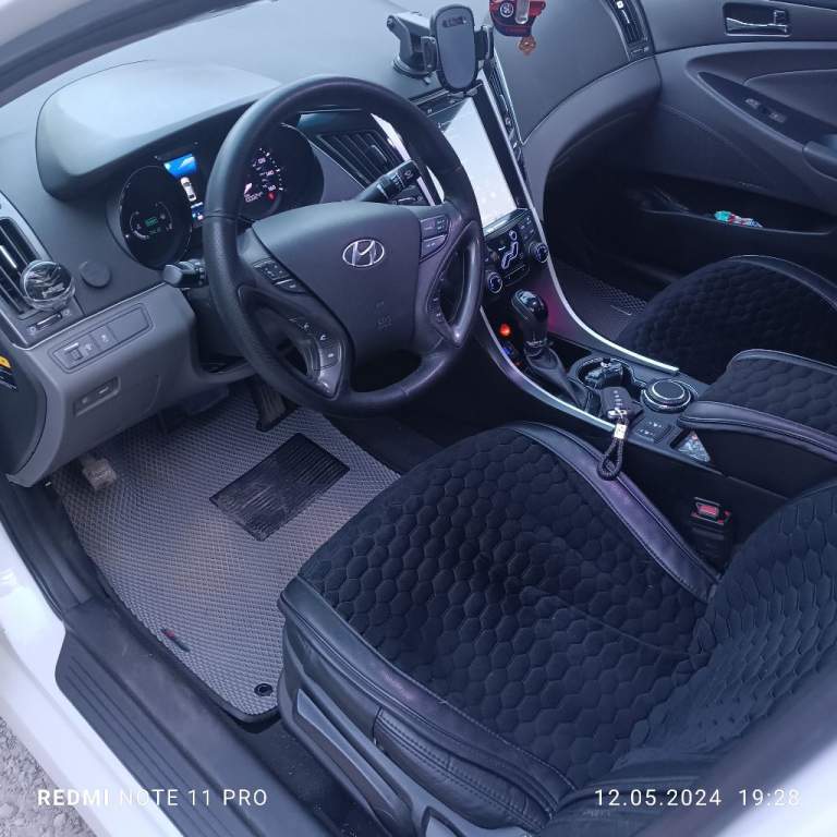 Продам хюндай соната yf гибрид 2013г. .2.4.автомат (айсин)климат 2 зонный, круиз, датчик света, патронник, две камеры, видеорегистратор с функцией адаст, магнитолла андроид, сабвуфер. Проставки 3см клиренс поднят, по ходовке все поменяно. Машина обслужена. Второй комплект зимней резины на титанах. Датчики давления шин. Я один хозяин по птс.   1500000руб 89493649341 - фотография - 4