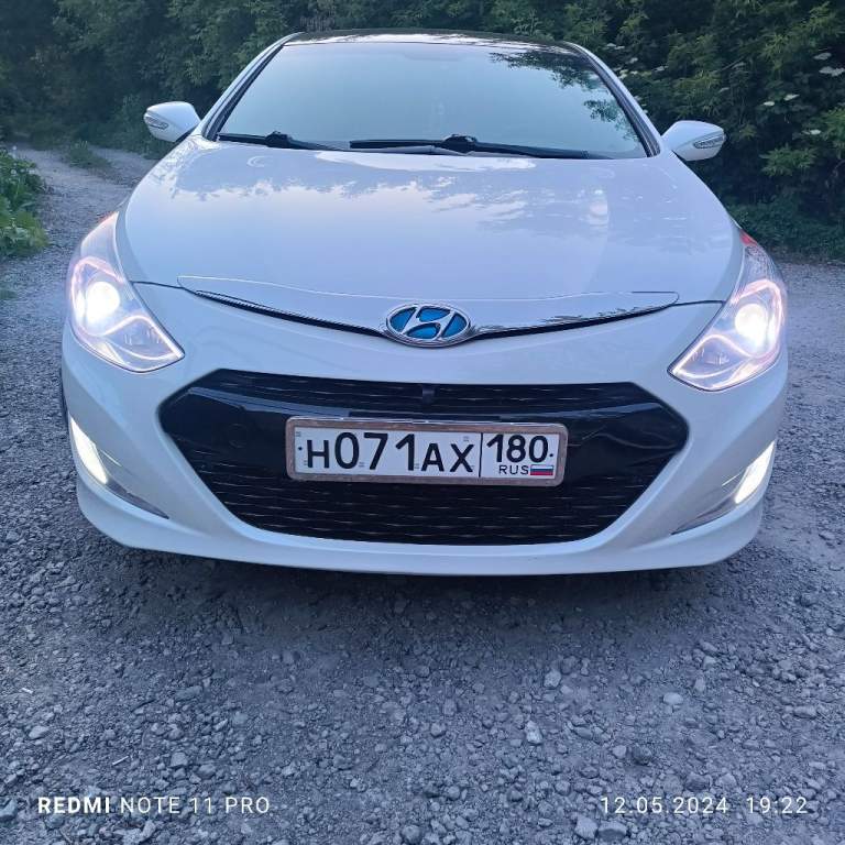 Продам хюндай соната yf гибрид 2013г. .2.4.автомат (айсин)климат 2 зонный, круиз, датчик света, патронник, две камеры, видеорегистратор с функцией адаст, магнитолла андроид, сабвуфер. Проставки 3см клиренс поднят, по ходовке все поменяно. Машина обслужена. Второй комплект зимней резины на титанах. Датчики давления шин. Я один хозяин по птс.   1500000руб 89493649341 - фотография - 1