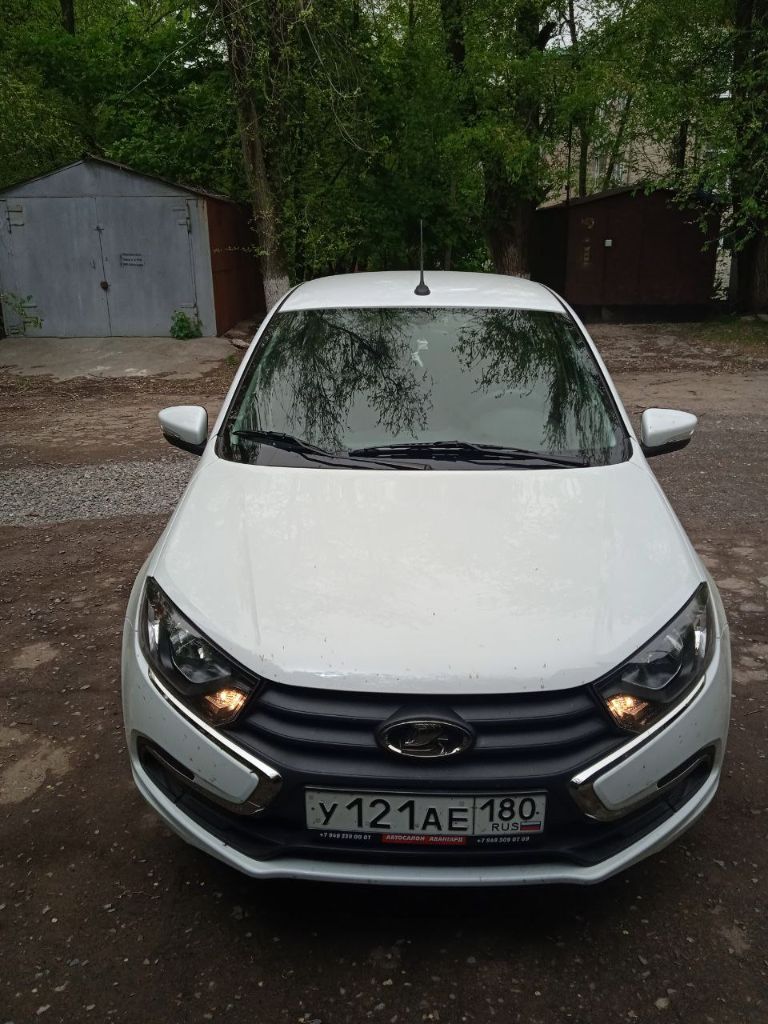 Лада гранта. 2023г выпуска. Двигатель.1.6. Пробег 4 тысяч км. Установлен кондиционер, электро зеркала, передние стеклоподъёмники, подушка безопасности, магнитола, чехлы, коврики, антикор кузова. +380713768122. - фотография - 1