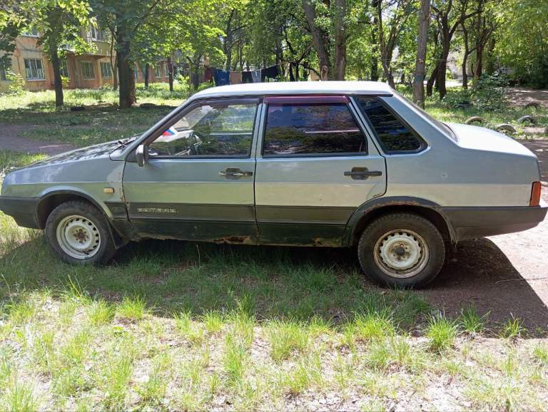 Горловка, продам ваз 21099 2006 года, двигатель инжектор 1.5 не дымит, масло не кушает, по коробке вопросов нет. В технической части все работает. Машинка на ходу каждый день! Кузов видно на фото, нужно заниматься. Учет днр продажа по тп на учет рф становится без проблем, цена 110 000р с торгом, вопросы по телефону +79494068574 - фотография - 5