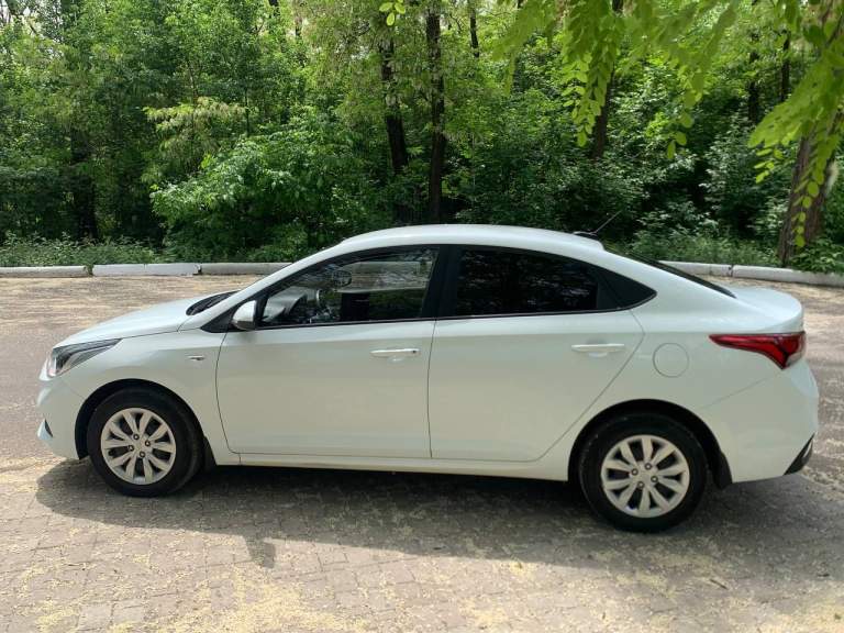 Hyundai solaris ll рестайлинг 2018г. 1.6 6ст автомат пробег родной 105000 км авто в отличном состоянии! Хорошая комплектация: климат-контроль 4 эсп, электрозеркала с подогревом, подогрев передних сидений, подогрев зоны дворников, руль с подогревом, парктроник, мультимедиа с блютуз, мультируль. Передние боковые стекла в атермальной плёнке, задние по госту. Ухоженный, чистый салон. По технической части, двс, акпп нареканий нет, кузов в родной краске, стёкла все родные. Авто полностью обслужено и не требует вложений. Продажа от собственника! Юридически чиста, без штрафов, арестов и каких-либо обременений!
Цена: 1500000р. Торг только у капота.
На все интересующие вопросы отвечу по телефону:
+79495856590 Whatsapp, telegram.
Осмотр в г. Донецк - фотография - 34