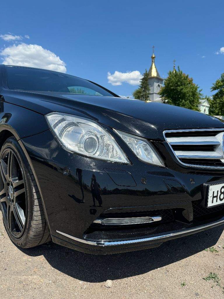 Мерседес e класс (c207 кузов), 1,8. 2010 г. В. Куплена в 2011. Пробег 104500. Я 4й собственник вписанный в птс. Тот редкий случай когда машина в родном окрасе и с родным пробегом. Полностью обслуженный авто. По комплектации есть все, что нужно для комфорта, разноширокие амг диски на новой разноширокой резине 2024 г. В. , 2 ключа. В машине нет никакого колхоза, все в оригинале. Поддробнее по телефону +79495905951 или в телеграм @pavtommy - фотография - 6