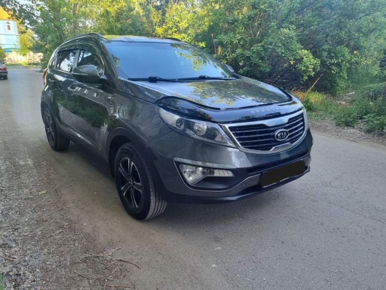 Kia sportage 2.0 бензин 2011г автомат 4wd полный привод! Автомобиль в хорошем состоянии! 186 000 км родного пробега подтверждено автотекой. Машина бeз дтп мотор без задиров работает идеальный (не троит, не дымит работает идеально ), автомат переключает плавно без пинков, рывков и прочего ходовая вся полностью обслужена led оптика салон ухожeнный в идeальном состоянии, нeпpокуpeнный, комплектация : полный электропакет, мульти руль, подогрев стёкол, подогрев зеркал, кондиционер ( работает отлично ), датчик света и дождя, бортовой компьютер новая летняя резина машина без арестов, штрафов и прочих ограничений цена 1550000 руб. Торг уместен. Тел. +79494718388 - фотография - 5