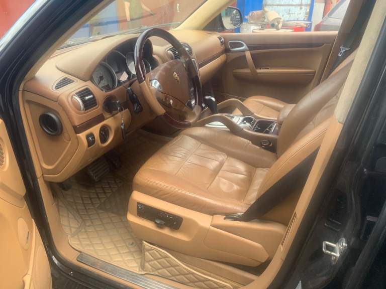 Porsche cayenne s 2004 г. В обвесе magnum мотор 4.5 гильзован атмосферник, работает хорошо. Коробка- переключает отлично ходовка вся целая без пневмы, по электре все работает, новая летняя резина r20 салон чистый, целый, ухоженный стоит хорошая сигнализация «pandora» с автозапуском и прочими настройками по автомобилю, собственник ! Документы чистые любые проверки !!! Продаю в связи с покупкой квартиры
Цена: 640.000
Номер: +79198218383 - фотография - 7