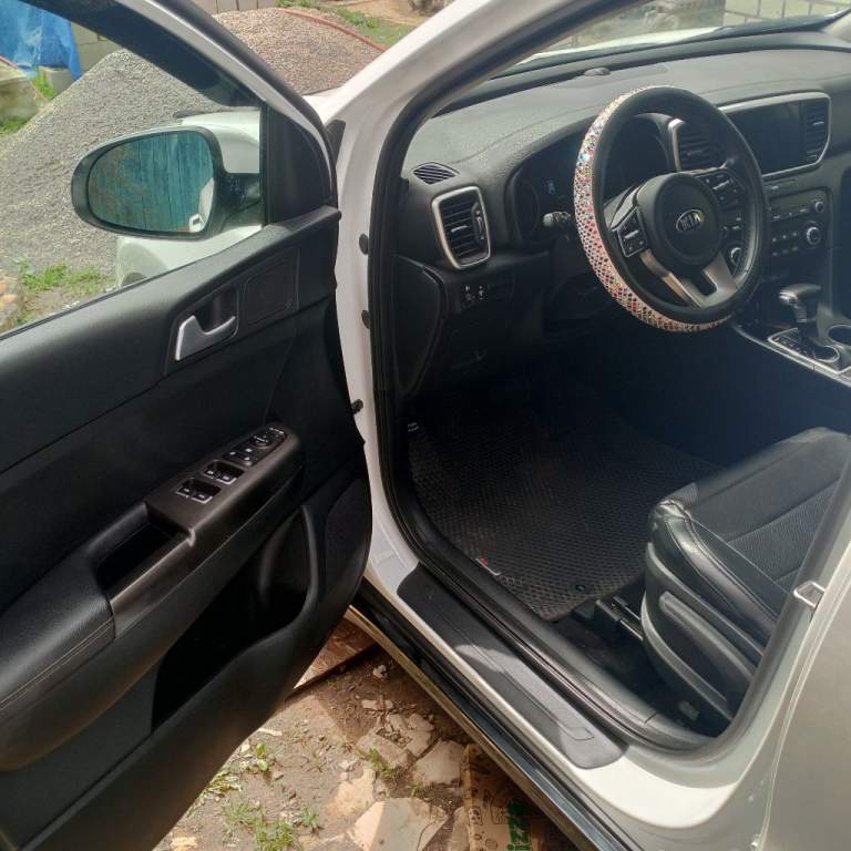 Kia sportage iv 2.0 2021 66т. Км. Куплен в автосалоне у официального дилера. Не пригон!!! Луганск. Возможен обмен на квартиру в луганске
Без дтп, весь в родном окрасе!!!
Цвет " белый перламутр "
-Сервисные книги
-Два ключа
-Комплектация:
-Без ключевой доступ
-Кнопка старт/стоп
-Передний привод
-Капот, зеркала, бампер в бронепленке
-Качественные чехлы "экокожа"
-Eva коврики
-Abs
-Esp
-Антизанос
-Система глонасс
-Система безопасного спуска
-Подушки безопасности
-Камера заднего вида
-Парктроник
-Центральный замок
-Сигнализация с обраткой и автозапуском
-Функция"проводи меня домой "
-Датчик света
-Подсветка ручек
-Датчик дождя
-Бортовой компьютер
-Круиз контроль
-Мультируль
-4Электростеклоподъёмника
-Электрорегулировка зеркал
- Складывание зеркал
- Подогрев зеркал
- Подогрев сидений
- Подогрев руля
- Обогрев лобового и заднего стекла
- Климат контроль
- Большой сенсорный дисплей с андроид системой
- Хорошая акустика
Более детальные фото автомобиля могу скинуть в личку!
Автомобиль в идеальном состоянии, всё исправно, работает без нареканий!
Цена 2.850. Торг. - фотография - 10