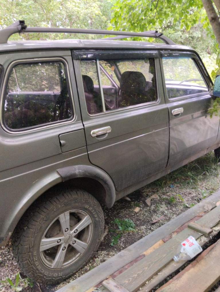 Продам ниву 21312 пробег 214000, год выпуска 2000, цвет серо-бежевый металлик - фотография - 3