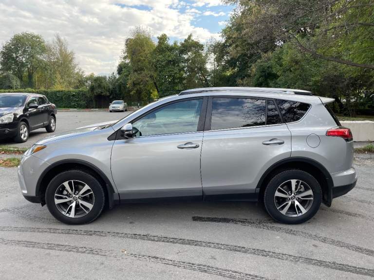 Toyota rav4. Автомобиль в отличном состоянии, в пользовании 2 года. Частично обклеин бронепленкой, полностью сделано шумо-виброизоляция. Комплектация- безключевой доступ, электробагажник, люк, различные ассистенты (удержание в полосе, предотвращение столкновения, автодальний свет, активный круиз-контроль с функцией дистроника, датчики слепых зон и т. Д. ) установлено дорогое газовое оборудование- brc. Пробег 83000км
Цена: 2850000, торг уместен! Все вопросы по телефону- 8-918-536-86-00 - фотография - 3