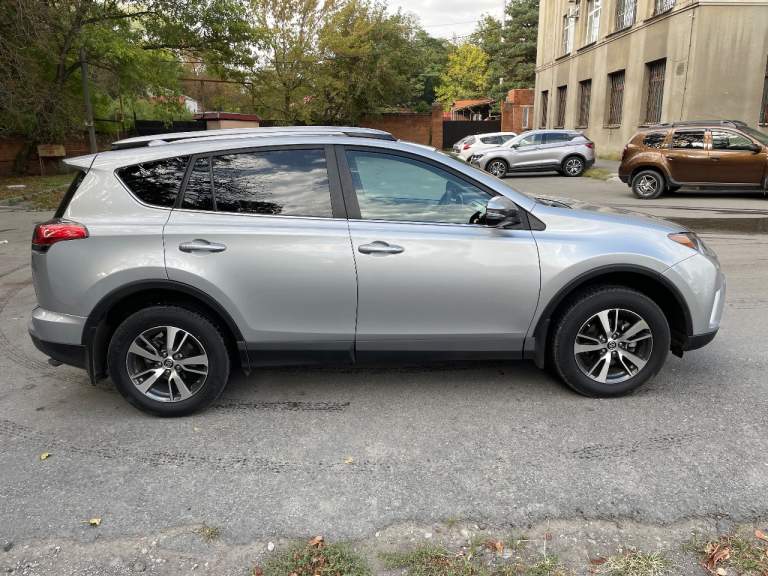 Toyota rav4. Автомобиль в отличном состоянии, в пользовании 2 года. Частично обклеин бронепленкой, полностью сделано шумо-виброизоляция. Комплектация- безключевой доступ, электробагажник, люк, различные ассистенты (удержание в полосе, предотвращение столкновения, автодальний свет, активный круиз-контроль с функцией дистроника, датчики слепых зон и т. Д. ) установлено дорогое газовое оборудование- brc. Пробег 83000км
Цена: 2850000, торг уместен! Все вопросы по телефону- 8-918-536-86-00 - фотография - 5