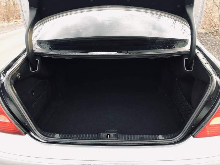 Mercedes benz e- класса 3.5. 4matic, at,2005г. 320000км пробега
Комплектация avangard

Машина в хорошем состоянии сел поехал. В машине работает все, все кнопочки и вся электрика. Коррозия отсутствует, нет жучков, любые проверки ) в таком состоянии кузова и салона такого года, вы не найдете на рынке.
Резина новая зиму отдам в подарок
Цена:1400000₽
Номер:79493194197 - фотография - 4