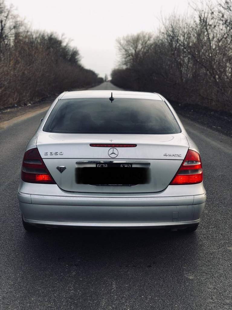 Mercedes benz e- класса 3.5. 4matic, at,2005г. 320000км пробега
Комплектация avangard

Машина в хорошем состоянии сел поехал. В машине работает все, все кнопочки и вся электрика. Коррозия отсутствует, нет жучков, любые проверки ) в таком состоянии кузова и салона такого года, вы не найдете на рынке.
Резина новая зиму отдам в подарок
Цена:1400000₽
Номер:79493194197 - фотография - 1