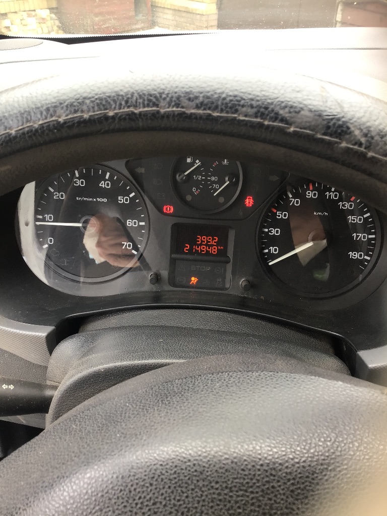 Продаю авто пежо партнер 2008 года выпуска, пробег 214000 км, двигатель 1,6 л дизель салон кожа, сигнализация, цвет белый, цена 500000 руб. Тел+79494504200 - фотография - 7