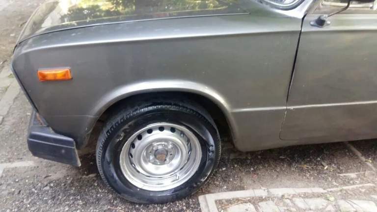 Продам ваз 2106 /1983г за 105т р и торг на ходу отличная машина супер заводится с пол оборота мотор и электрика исправна не гнилая нища целая без ржавчен сохранён в гараже салон чистый сидении кож чехол сидении есть уклон отдыха ходовая без нареканий полном ходу. Не дымит, не тролит не гудит не шумит тихая масло не берет всё делал для себя без проблем сел и поехал никаких вложений двигатель 1.5 на бензине работает, кпп не выбивает и ходовая без нареканий регистр-укр и днр продам по тех паспорту-- и макеевка а так я нахожусь в донецке калинин р-оне бул. Шевченко 129 сзади дома маг апельсина во дворе стоит машина сюда звони 071 449 4002 набери и так+79493749676 звони смотри ещё тел в верху я знаю свою машину надёжная доедет куда угодно, могу подъехать к вам если точно покупатель или продажа осмотр торг у капота отвечу любое время дня и круглосуточно - фотография - 3