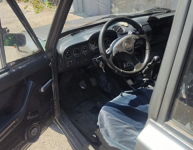 Продам машину ваз 2106 /1983г за 105т р и торг на ходу отличное состояние нового заводится с пол оборота мотор и электрика исправна кпп не выбивает и ходовая работает без нареканий полном ходу. Мотор не дымит, не тролит не гудит мост не ноит тихая и масло не берет всё делал для себя без проблем сел и поехал никаких вложений варить ничего не надо без ржавчен не гнилая и нища целая двигатель 1.5 на бензине работает, сохранён в гараже салон чистый сидении кож чехол сидении есть уклон для отдыха регистр- днр продам по тех паспорту-- и макеевка а так я нахожусь в донецке калинин р-оне бул. Шевченко 129 сзади дома маг апельсина во дворе стоит машина сюда звони+7949 449 4002 набери и так+7949 374 96 76 звони я знаю свою машину надёжная доедет куда угодно продажа осмотр у капота звоните отвечу любое время круглосуточно - фотография - 3