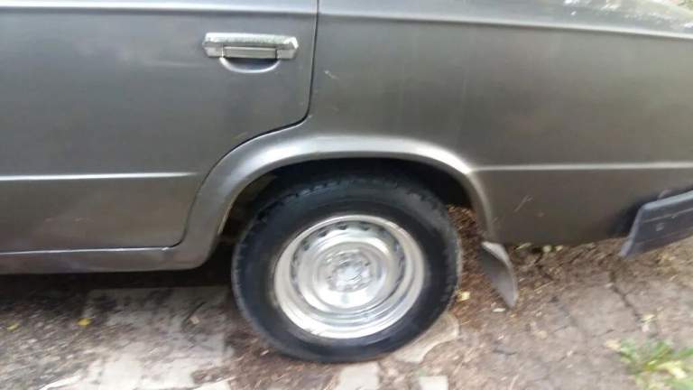 Продам машину ваз 2106 /1983г за 105т р и торг на ходу отличное состояние нового заводится с пол оборота мотор и электрика исправна кпп не выбивает и ходовая работает без нареканий полном ходу. Мотор не дымит, не тролит не гудит мост не ноит тихая и масло не берет всё делал для себя без проблем сел и поехал никаких вложений варить ничего не надо без ржавчен не гнилая и нища целая двигатель 1.5 на бензине работает, сохранён в гараже салон чистый сидении кож чехол сидении есть уклон для отдыха регистр- днр продам по тех паспорту-- и макеевка а так я нахожусь в донецке калинин р-оне бул. Шевченко 129 сзади дома маг апельсина во дворе стоит машина сюда звони+7949 449 4002 набери и так+7949 374 96 76 звони я знаю свою машину надёжная доедет куда угодно продажа осмотр у капота звоните отвечу любое время круглосуточно - фотография - 8