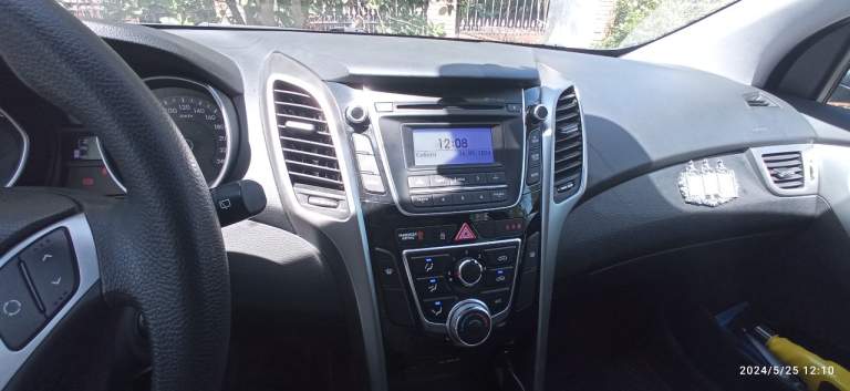 Срочно продам hyundai i30, 2013год, 1.4бензин, механика, пробег 42000 км, 1 хозяин, 2 ключа, птс, стс, комплект зимней резины. Цена вопроса 1300000р. Осмотр харцызск. +79494372678 - фотография - 5