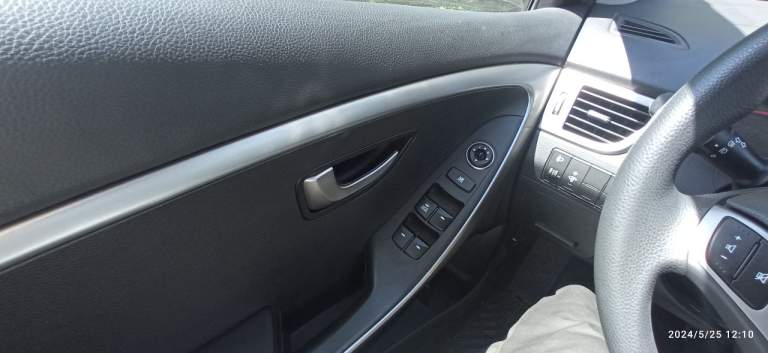 Срочно продам hyundai i30, 2013год, 1.4бензин, механика, пробег 42000 км, 1 хозяин, 2 ключа, птс, стс, комплект зимней резины. Цена вопроса 1300000р. Осмотр харцызск. +79494372678 - фотография - 4
