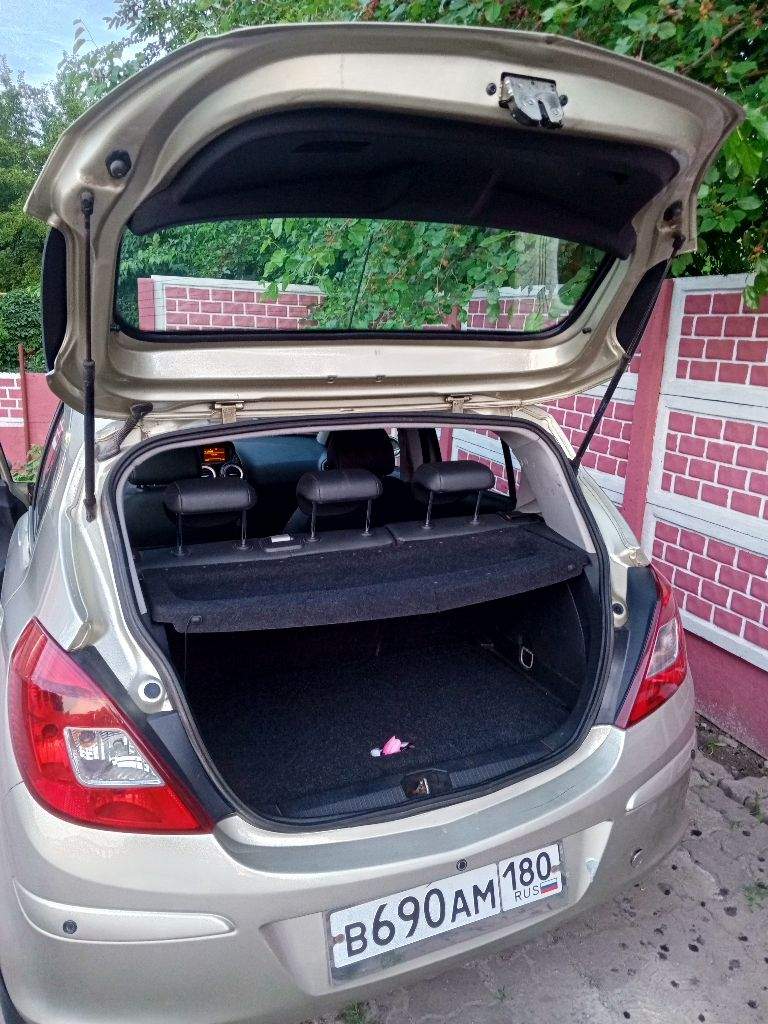 Продам opel corsa d.2006 года. Двс 1,2.коробка механика 5.кондиционер, климат, подогрев передних сидений,6-сть подушек безопасности, электропривод боковых зеркал. Пробег 240 000 км. Цена 360 000р. Торг! - фотография - 3
