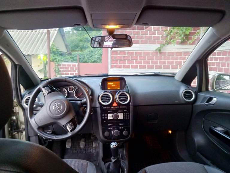 Продам opel corsa d.2006 года. Двс 1,2.коробка механика 5.кондиционер, климат, подогрев передних сидений,6-сть подушек безопасности, электропривод боковых зеркал. Пробег 240 000 км. Цена 360 000р. Торг! - фотография - 7