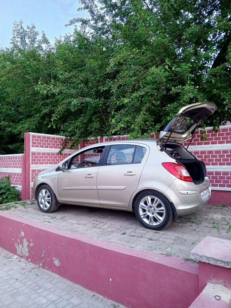 Продам opel corsa d.2006 года. Двс 1,2.коробка механика 5.кондиционер, климат, подогрев передних сидений,6-сть подушек безопасности, электропривод боковых зеркал. Пробег 240 000 км. Цена 360 000р. Торг! - фотография - 8