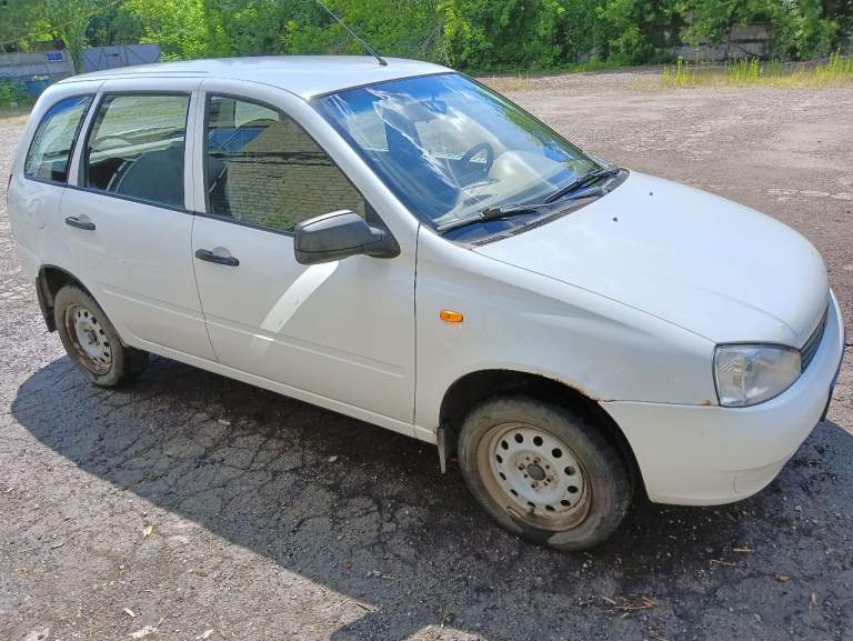 Горловка. ... Лада калина универсал 2011г. Пробег 220тыс. Км. Двигатель.1.4 16кл. Газ метан 4 поколения (да именно 4!) не битая. Геометрия абсолютно целая. Есть очаги коррозии, капот, пер. Крылья (видно на фото). 350 000руб +79493128890 - фотография - 1