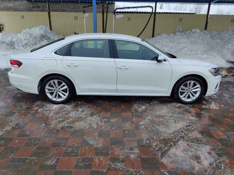 Volkswagen passat 2020,в хорошем состоянии, комплектация se, двигатель 2.0 бензин, старт стоп, безключевой доступ, диодная оптика, кожаный салон подогрев сидений климат, камера заднего вида, удержание в полосе, свердловск 2200000,114000км. +79591233949 - фотография - 3