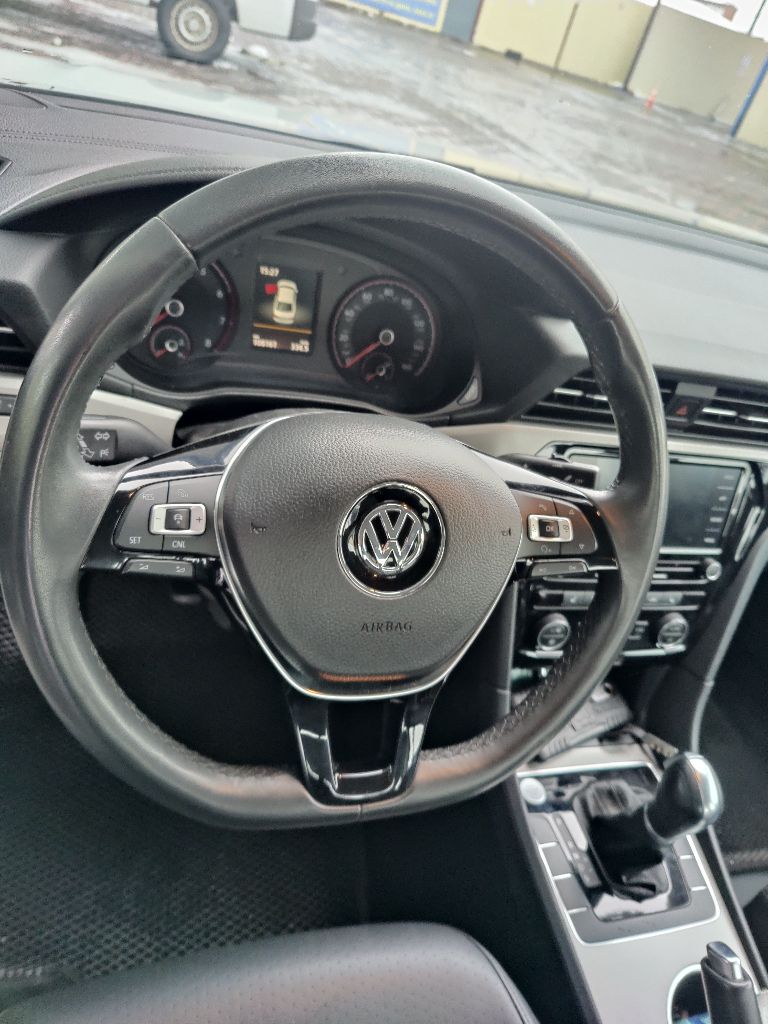 Volkswagen passat 2020,в хорошем состоянии, комплектация se, двигатель 2.0 бензин, старт стоп, безключевой доступ, диодная оптика, кожаный салон подогрев сидений климат, камера заднего вида, удержание в полосе, свердловск 2200000,114000км. +79591233949 - фотография - 5