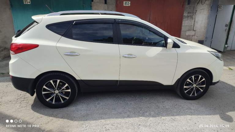 Продам автомобиль хундай ix35 4wd,2010 год выпуска в хорошем состоянии 135000 пробег, газовая установка замок акпп автозапуск цена договорная+79497132315 автомобиль находится в мариуполе - фотография - 18