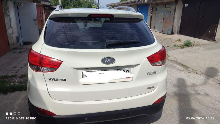 Продам автомобиль хундай ix35 4wd,2010 год выпуска в хорошем состоянии 135000 пробег, газовая установка замок акпп автозапуск цена договорная+79497132315 автомобиль находится в мариуполе - фотография - 14