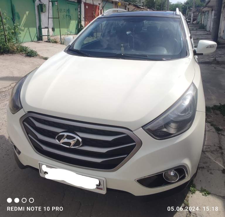Продам автомобиль хундай ix35 4wd,2010 год выпуска в хорошем состоянии 135000 пробег, газовая установка замок акпп автозапуск цена договорная+79497132315 автомобиль находится в мариуполе - фотография - 12