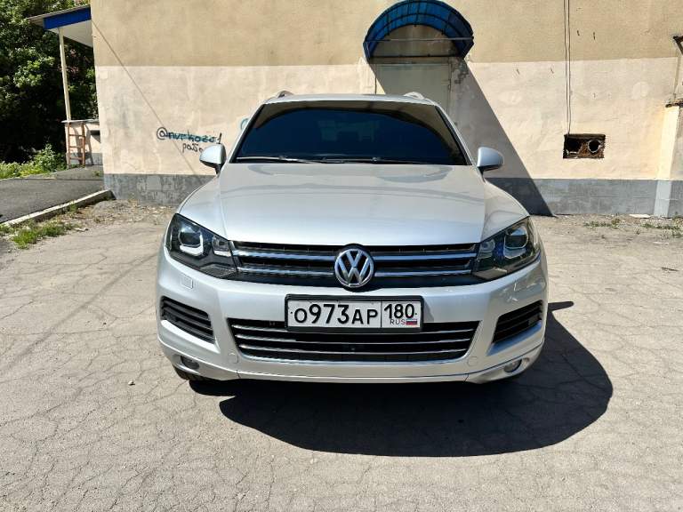 Продам volkswagen touareg 2011 года с 3.0 дизельным двигателем. Автомобиль в отличном состоянии и полностью обслужен.

Официальный автомобиль с двумя ключами и надежной 8-ступенчатой автоматической коробкой передач. Пробег 212 тысяч км.

Богатая комплектация:
- Камеры 360°
- Пневмоподвеска
- Память сидений и зеркал
- Климат-контроль и круиз-контроль
- Электропривод багажника
- Подогрев сидений, руля и зеркал
- Парктроники по кругу
- Расширенная мультимедиа система с навигацией
- Датчики дождя, света и давления в шинах
- Адаптивные фары

Полная шумоизоляция. В комплекте заводские диски r17.
Г. Макеевка
Цена 2 350 🍋, возможен торг.
+7(949) 387-77-05 - фотография - 1