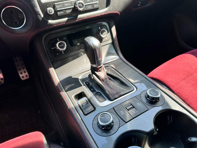 Продам volkswagen touareg 2011 года с 3.0 дизельным двигателем. Автомобиль в отличном состоянии и полностью обслужен.

Официальный автомобиль с двумя ключами и надежной 8-ступенчатой автоматической коробкой передач. Пробег 212 тысяч км.

Богатая комплектация:
- Камеры 360°
- Пневмоподвеска
- Память сидений и зеркал
- Климат-контроль и круиз-контроль
- Электропривод багажника
- Подогрев сидений, руля и зеркал
- Парктроники по кругу
- Расширенная мультимедиа система с навигацией
- Датчики дождя, света и давления в шинах
- Адаптивные фары

Полная шумоизоляция. В комплекте заводские диски r17.
Г. Макеевка
Цена 2 350 🍋, возможен торг.
+7(949) 387-77-05 - фотография - 10