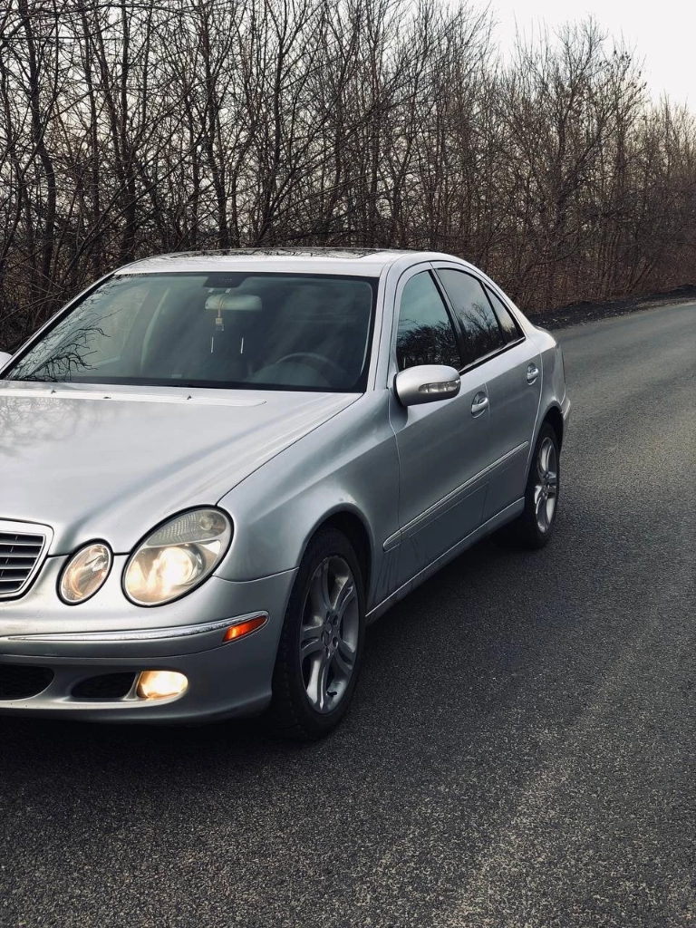 Mercedes benz e- класса 3.5. 4matic, at,2005г. 320000км пробега
Комплектация avangard

Машина в хорошем состоянии сел поехал. В машине работает все, все кнопочки и вся электрика. Коррозия отсутствует, нет жучков, любые проверки ) в таком состоянии кузова и салона такого года, вы не найдете на рынке.
Резина новая зиму отдам в подарок

Цена:1300000₽
Номер:79493194197 - фотография - 8