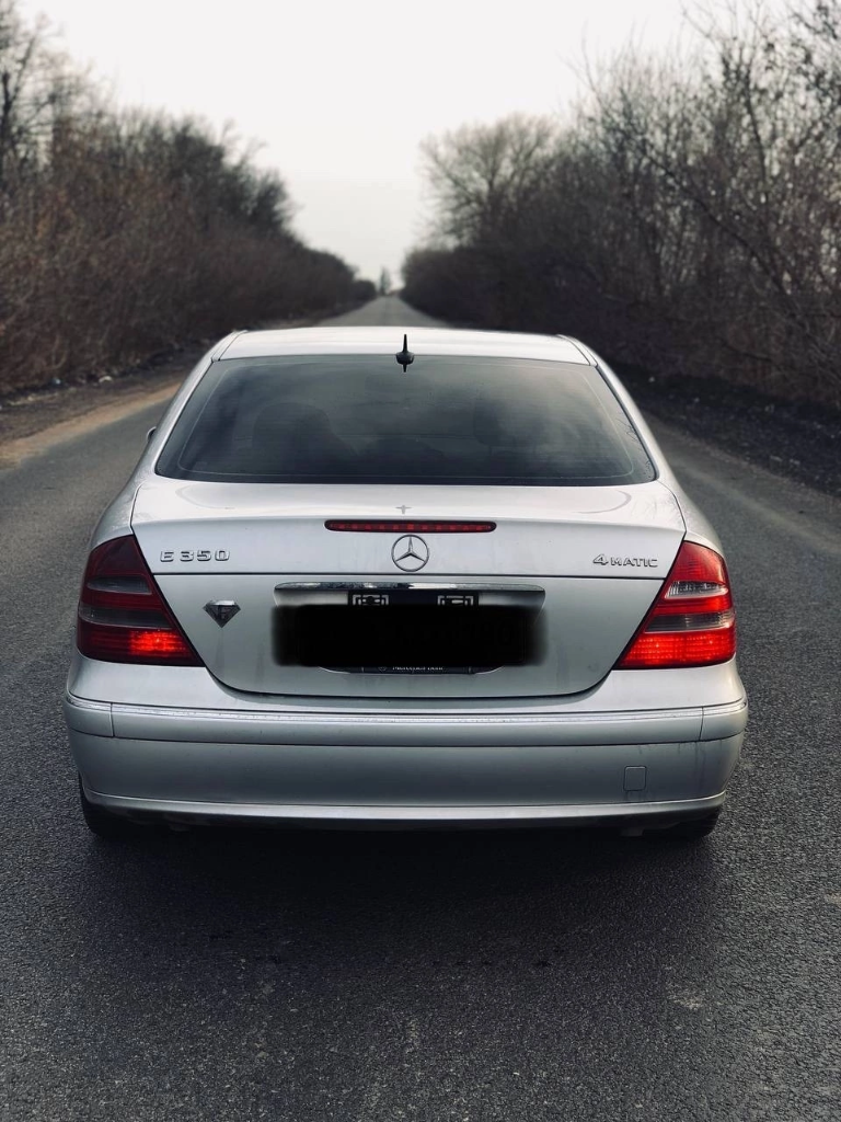 Mercedes benz e- класса 3.5. 4matic, at,2005г. 320000км пробега
Комплектация avangard

Машина в хорошем состоянии сел поехал. В машине работает все, все кнопочки и вся электрика. Коррозия отсутствует, нет жучков, любые проверки ) в таком состоянии кузова и салона такого года, вы не найдете на рынке.
Резина новая зиму отдам в подарок

Цена:1300000₽
Номер:79493194197 - фотография - 3